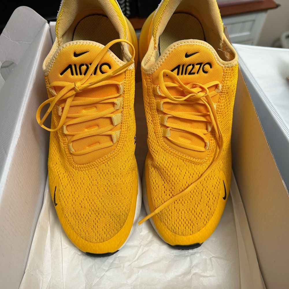 Nike Air 270 Yellow Sneakers